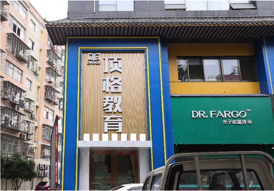 南安门头设计要符合门店特色。